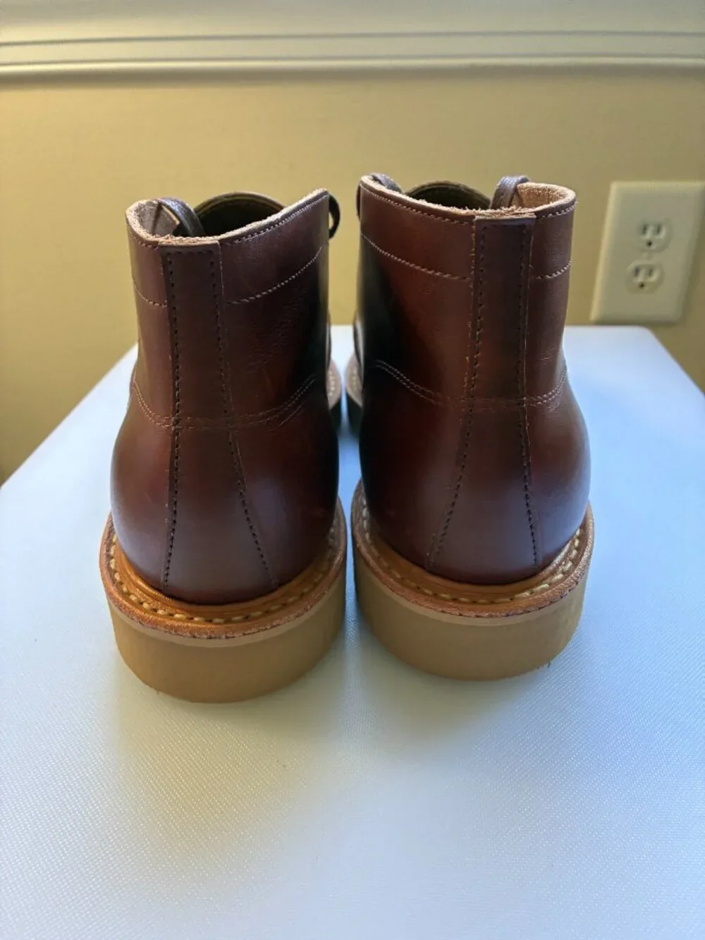 White's Chukka 853 Boots..size 8EE...fits like a Men's 9